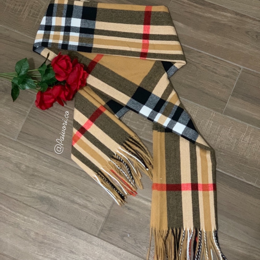 NEW Plaid pattern fringe scarf